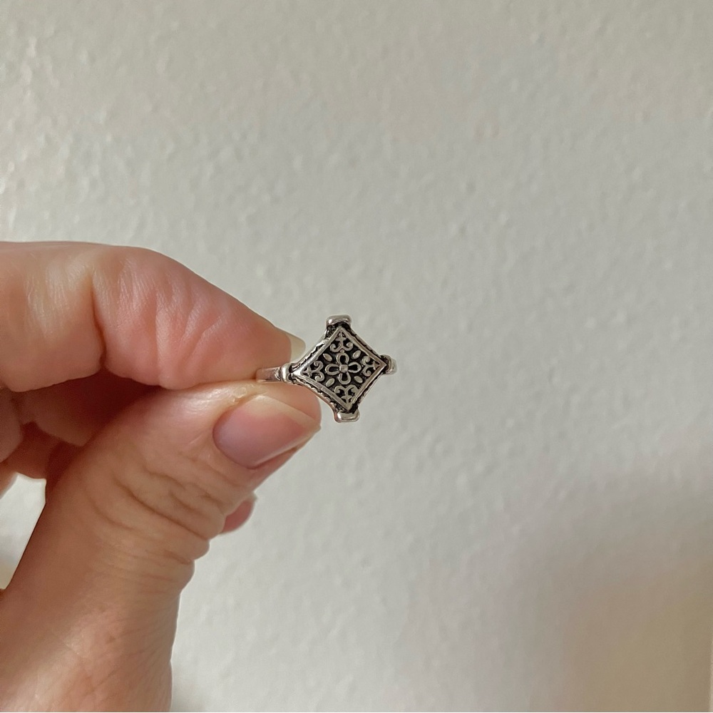 Elegant Silver Filigree Ring - Picture 10 of 12